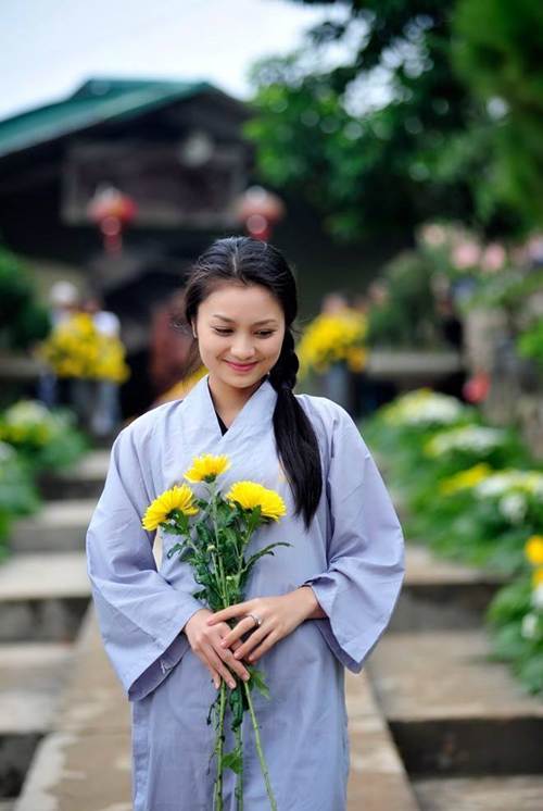 Diễn viên Hoa hồng trên ngực trái khoe mâm cúng Rằm cực đẹp, Vân Dung liền khen khéo nhất năm-1