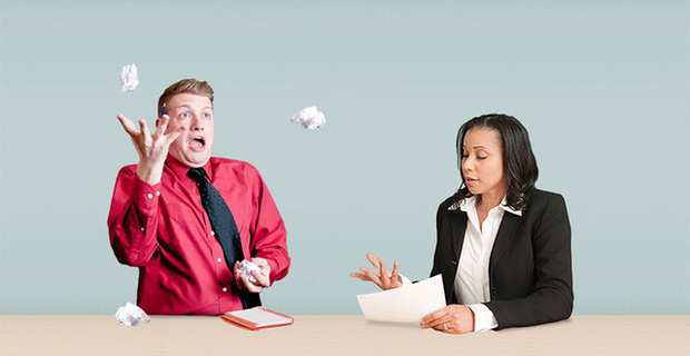 Nhà tuyển dụng hỏi: Có 100 con chim, làm thế nào để bắt được tất cả mà không con nào chạy thoát, nữ ứng viên trả lời một câu khiến quản lý gật gù và nhận ngay vào làm-1