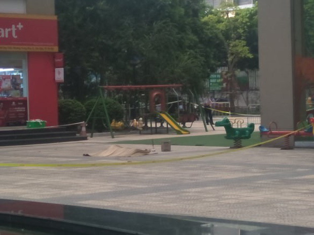 Hà Nội: Hoảng hồn phát hiện thi thể người lớn tuổi nghi rơi từ tầng cao của chung cư Vinaconex xuống đất-2