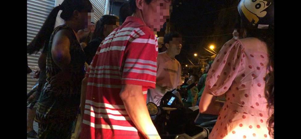 Con trai nghi giật điện thoại của tài xế, mẹ vội vàng chạy ra bênh: Con tui hiền lành, ngoan ngoãn, nhà không thiếu gì sao phải cướp?-3