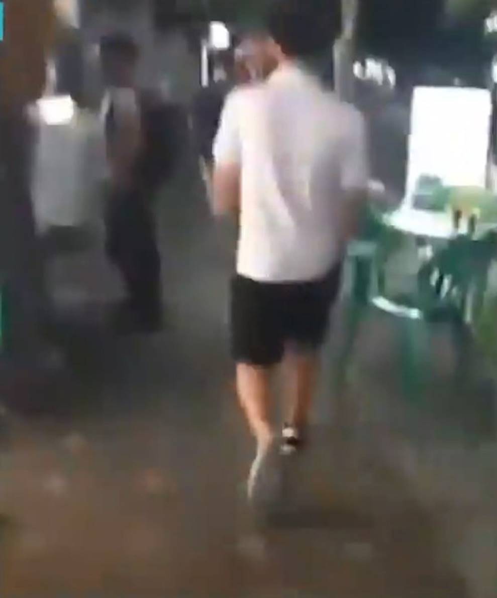 Clip: Người đàn ông Việt giả là người Hàn Quốc khi nữ chủ tiệm bánh tìm đến nhà, màn đòi nợ đỉnh cao của cô gái khiến tất cả thán phục-3