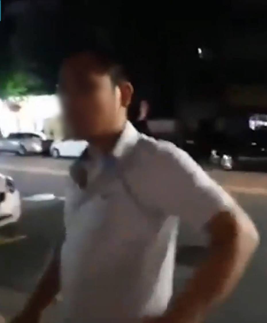 Clip: Người đàn ông Việt giả là người Hàn Quốc khi nữ chủ tiệm bánh tìm đến nhà, màn đòi nợ đỉnh cao của cô gái khiến tất cả thán phục-4