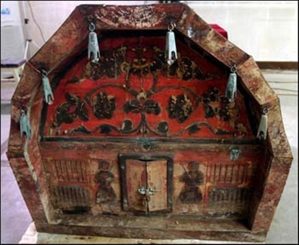 Phát hiện hài cốt nữ nhân đội vương miện trong lăng mộ cổ nghìn năm ở Trung Quốc, chuyên gia khảo cổ đau đầu suy đoán danh tính và nguyên nhân qua đời-2