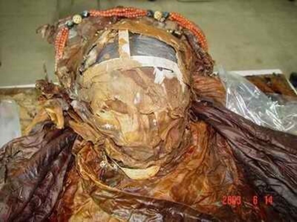 Phát hiện hài cốt nữ nhân đội vương miện trong lăng mộ cổ nghìn năm ở Trung Quốc, chuyên gia khảo cổ đau đầu suy đoán danh tính và nguyên nhân qua đời-5