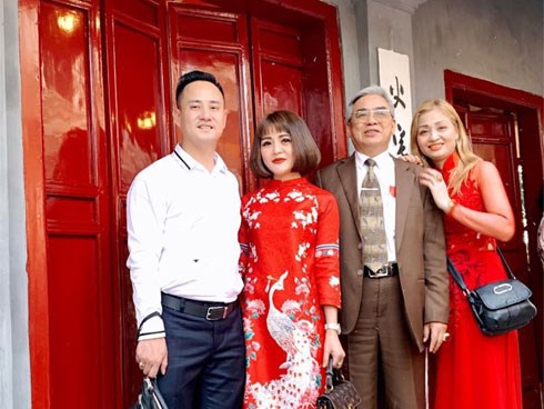 Cuộc sống làm dâu sướng như mơ của cô giáo trẻ, dù đã có một mụn con nhưng vẫn được cả bố mẹ chồng lẫn ruột nấu ăn, chăm lo chiều chuộng