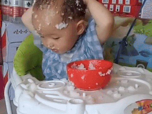 Sinh đôi hay ba đã là gì, ông bố trẻ này còn chăm đàn con sinh tư khiến dân mạng vừa nể vừa ôm bụng cười-2