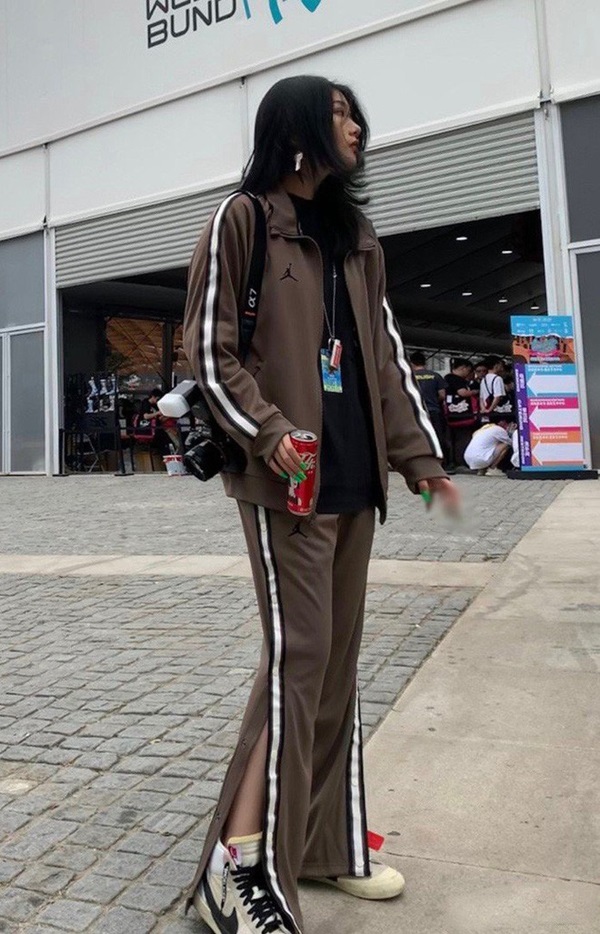 Đăng ảnh selfie chỉnh sửa quá đà, hot girl nổi tiếng bị người qua đường bóc mẽ nhan sắc thật như một cú lừa-6