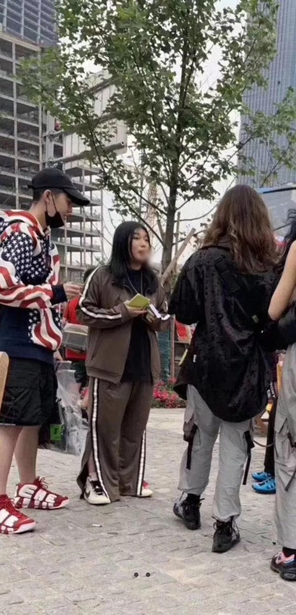 Đăng ảnh selfie chỉnh sửa quá đà, hot girl nổi tiếng bị người qua đường bóc mẽ nhan sắc thật như một cú lừa-7