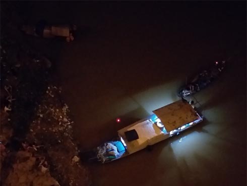 Giải cứu du khách người Pháp định nhảy lầu khách sạn tự tử-7