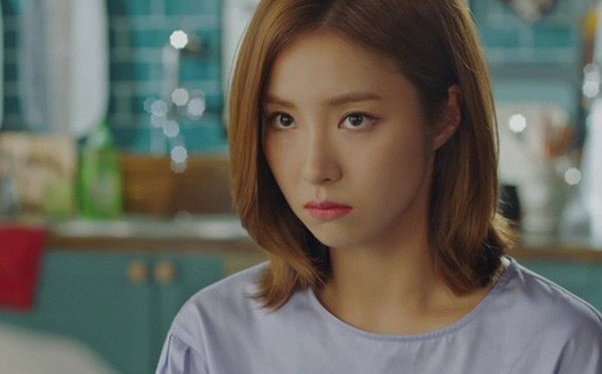 Đến nhà mẹ chồng chơi thì con cún chạy tới liếm chân, nhìn sợi dây lấp lánh trên cổ nó mà lửa nóng bốc lên tận đầu tôi-2