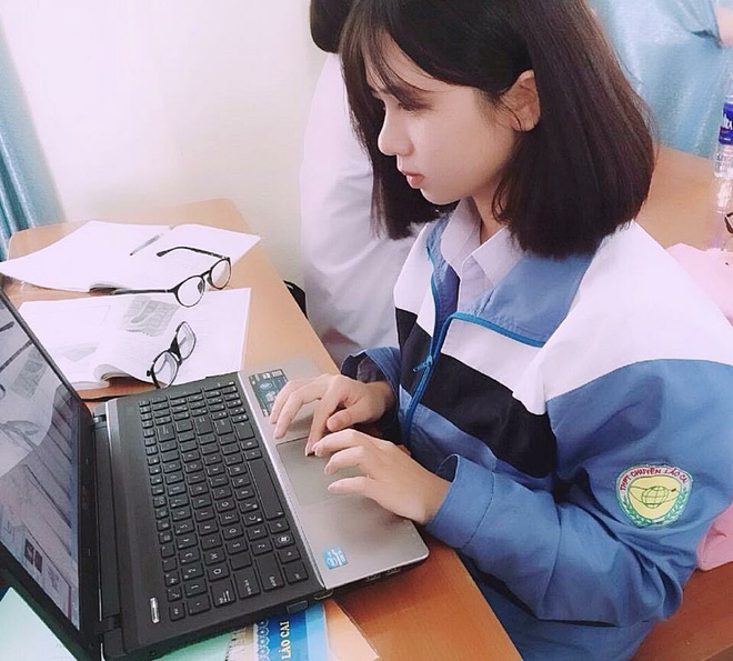 Tân sinh viên ĐH Luật Hà Nội gây sốt với bức ảnh góc nghiêng khoe vẻ baby khó cưỡng, xem được thành tích học càng khiến dân tình xôn xao hơn-2