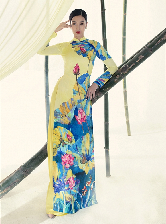Hoa hậu Đỗ Mỹ Linh khoe dáng thướt tha với áo dài dịu dàng nhân mùa Vu lan-1