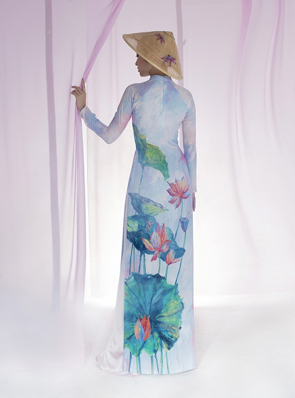 Hoa hậu Đỗ Mỹ Linh khoe dáng thướt tha với áo dài dịu dàng nhân mùa Vu lan-4