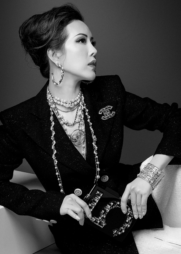 Hoa hậu Thu Hoài vẫn đầy trẻ trung, quyến rũ với hình tượng quý cô sang chảnh-10