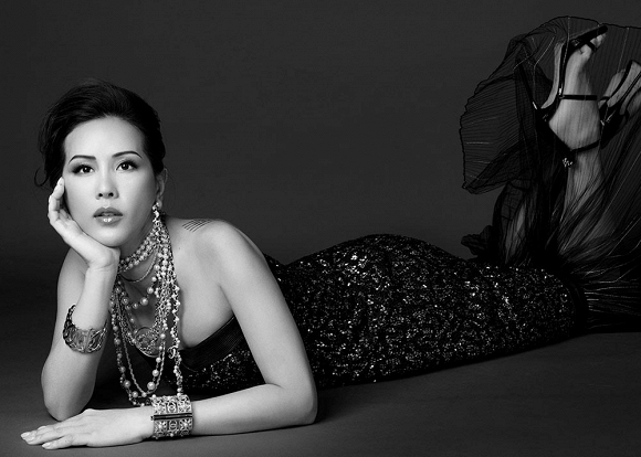 Hoa hậu Thu Hoài vẫn đầy trẻ trung, quyến rũ với hình tượng quý cô sang chảnh-11