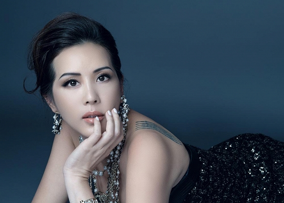 Hoa hậu Thu Hoài vẫn đầy trẻ trung, quyến rũ với hình tượng quý cô sang chảnh-3