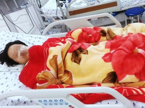 Xin đi nối tóc nhưng cha không đồng ý, bé gái 13 tuổi uống 40 viên paracetamol dẫn đến suy gan, ngộ độc nguy kịch