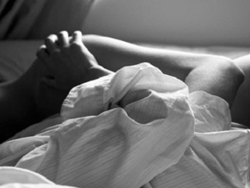 Cô gái bắt quả tang bạn trai 