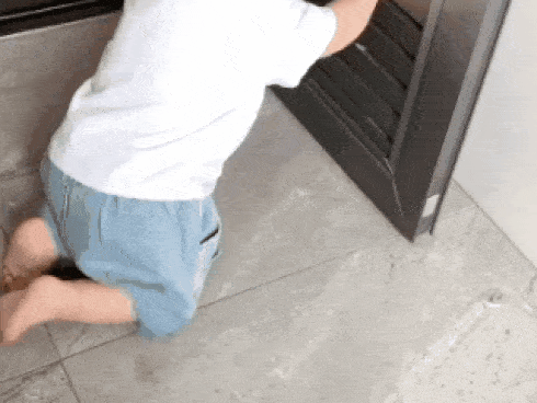 Cậu bé khóc lóc vì bài tập làm gần xong bỗng dưng mất hết chữ, dân mạng cười không nhặt được miệng khi biết lý do-6