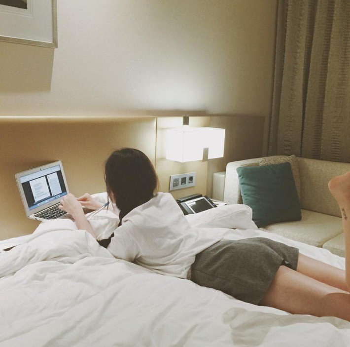 Mặc cho bác sĩ đã cảnh báo nhiều lần, nhưng các chị em vẫn giữ thói quen này khiến tình trạng da ngày một lão hóa-4