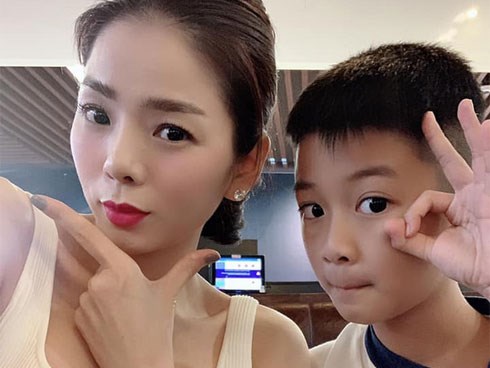 Lệ Quyên hiếm hoi khoe ảnh chụp cùng con trai, mới lên 8 nhưng đã sở hữu nhan sắc chẳng khác gì soái ca nhí