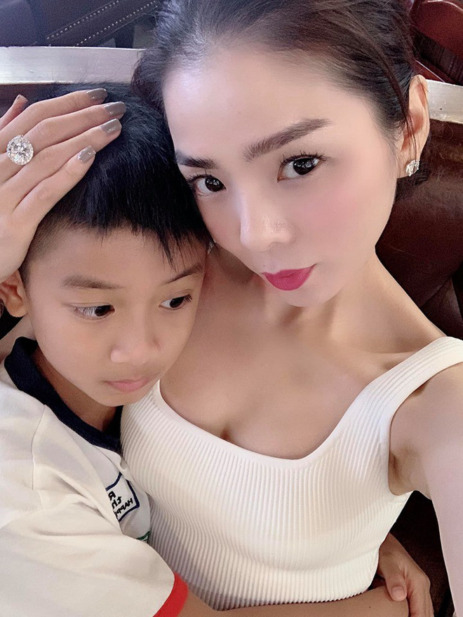 Lệ Quyên hiếm hoi khoe ảnh chụp cùng con trai, mới lên 8 nhưng đã sở hữu nhan sắc chẳng khác gì soái ca nhí-4