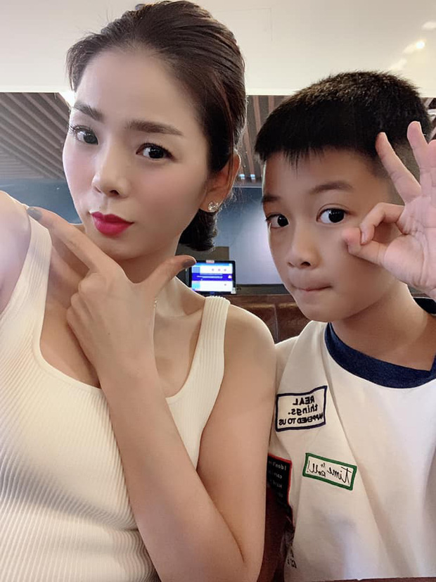 Lệ Quyên hiếm hoi khoe ảnh chụp cùng con trai, mới lên 8 nhưng đã sở hữu nhan sắc chẳng khác gì soái ca nhí-1