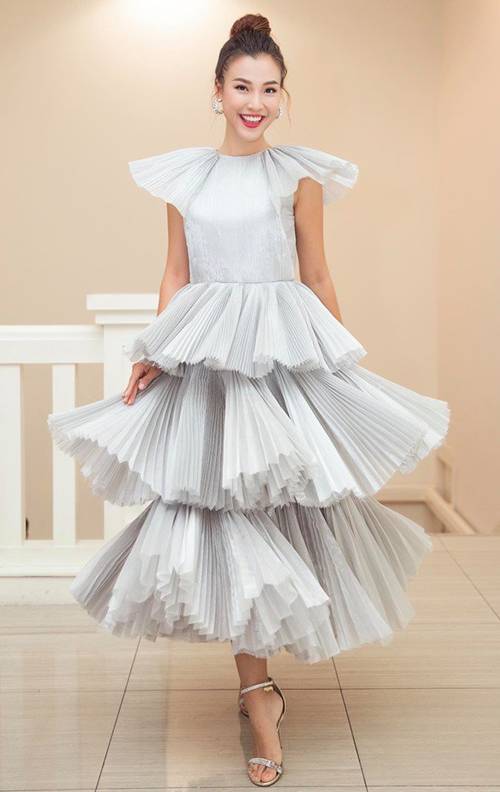 Quyến rũ trên thảm đỏ nhưng ra phố cực chất, mấy ai có gout đa dạng như Hoàng Oanh-5