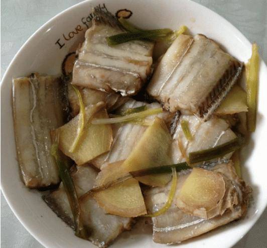 Con 4 tuổi bị hóc xương cá, mẹ cho ngay thứ này vào miệng bé, bác sĩ cũng phải khen-1