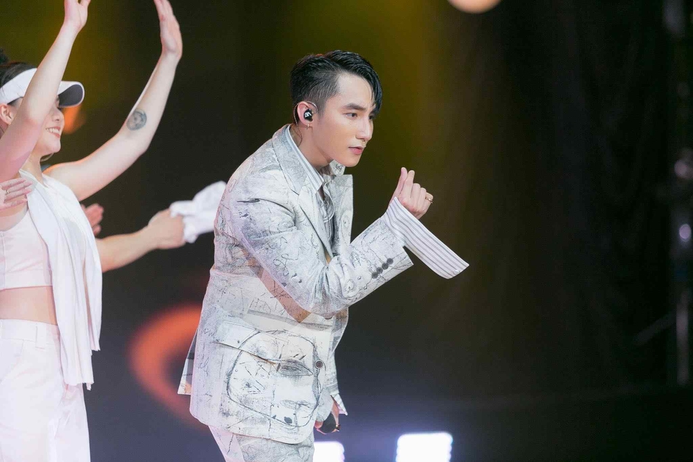 Đàm Vĩnh Hưng khen Sơn Tùng: Cậu bé gì mà giỏi giang kinh khủng khiếp, đã vậy lúc nào cũng lễ phép-4