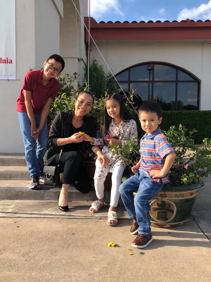 Ai bảo hai lần đò không hạnh phúc, nhìn ca sĩ Hồng Ngọc được chồng cưng chiều đến thế này cơ mà-16