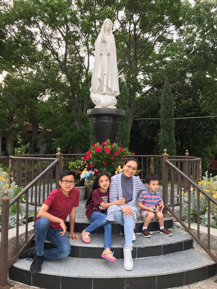 Ai bảo hai lần đò không hạnh phúc, nhìn ca sĩ Hồng Ngọc được chồng cưng chiều đến thế này cơ mà-15