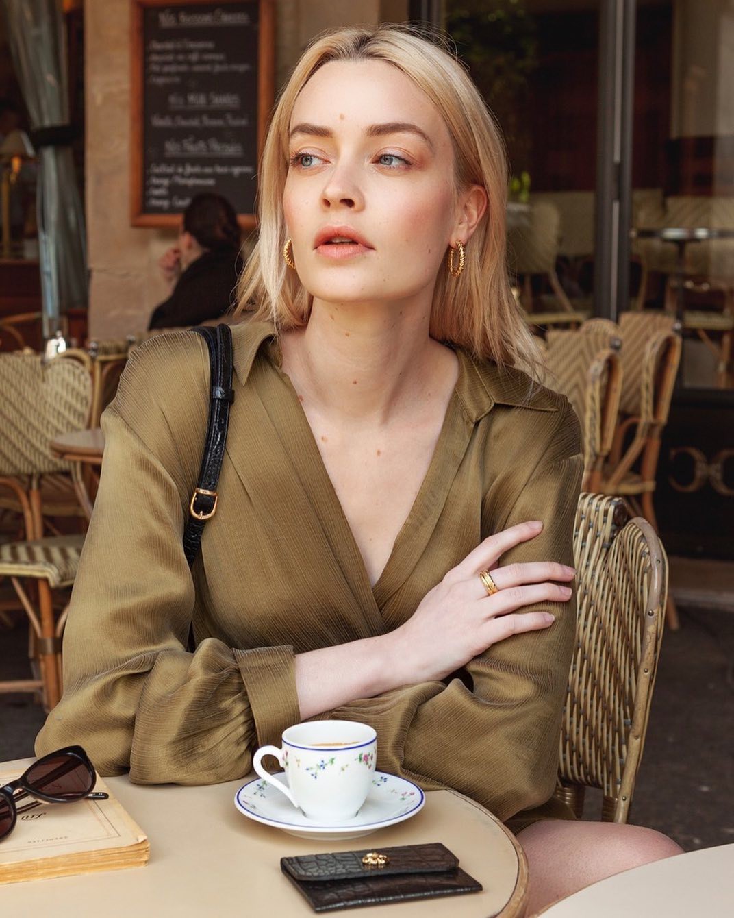 Một buổi sáng chăm da và makeup của phụ nữ Pháp: Mọi thứ đều tối giản nhưng cho hiệu quả tối đa-3