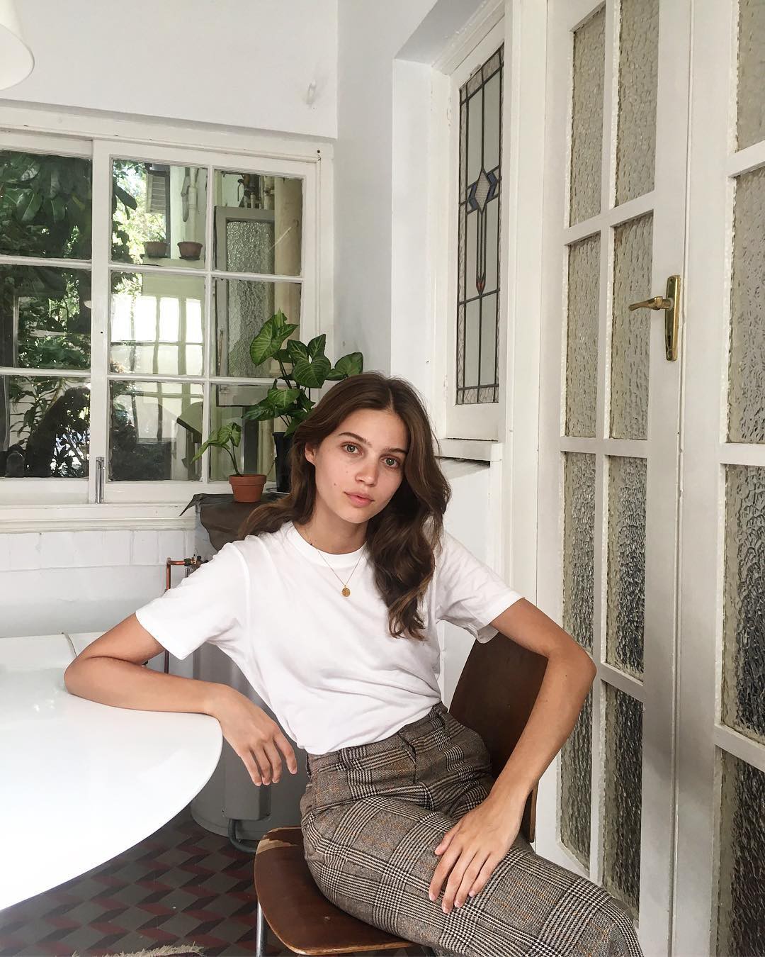 Một buổi sáng chăm da và makeup của phụ nữ Pháp: Mọi thứ đều tối giản nhưng cho hiệu quả tối đa-4