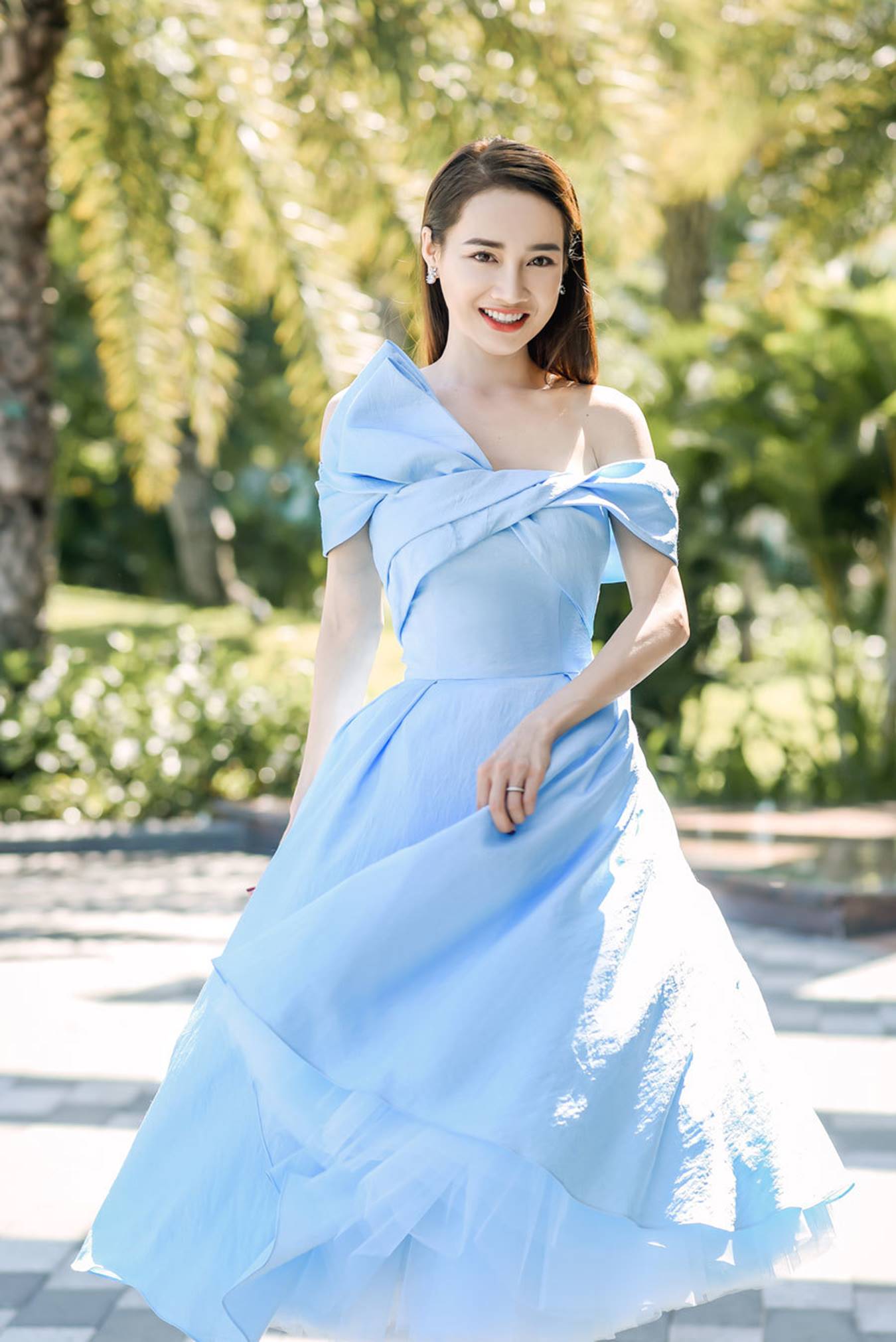 Mòn con mắt với gái một con Nhã Phương-2