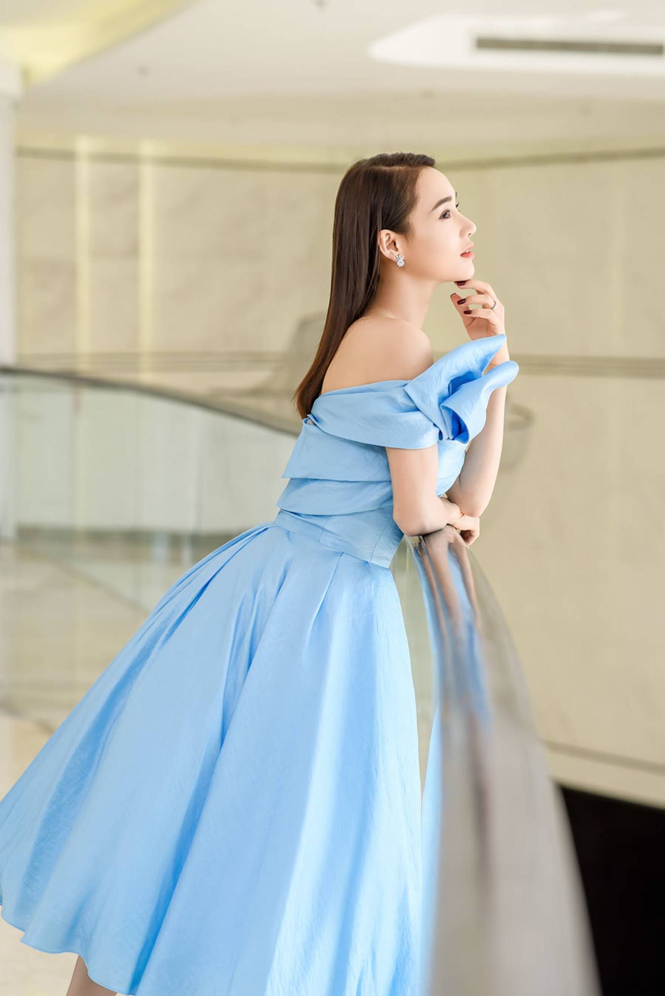 Mòn con mắt với gái một con Nhã Phương-7