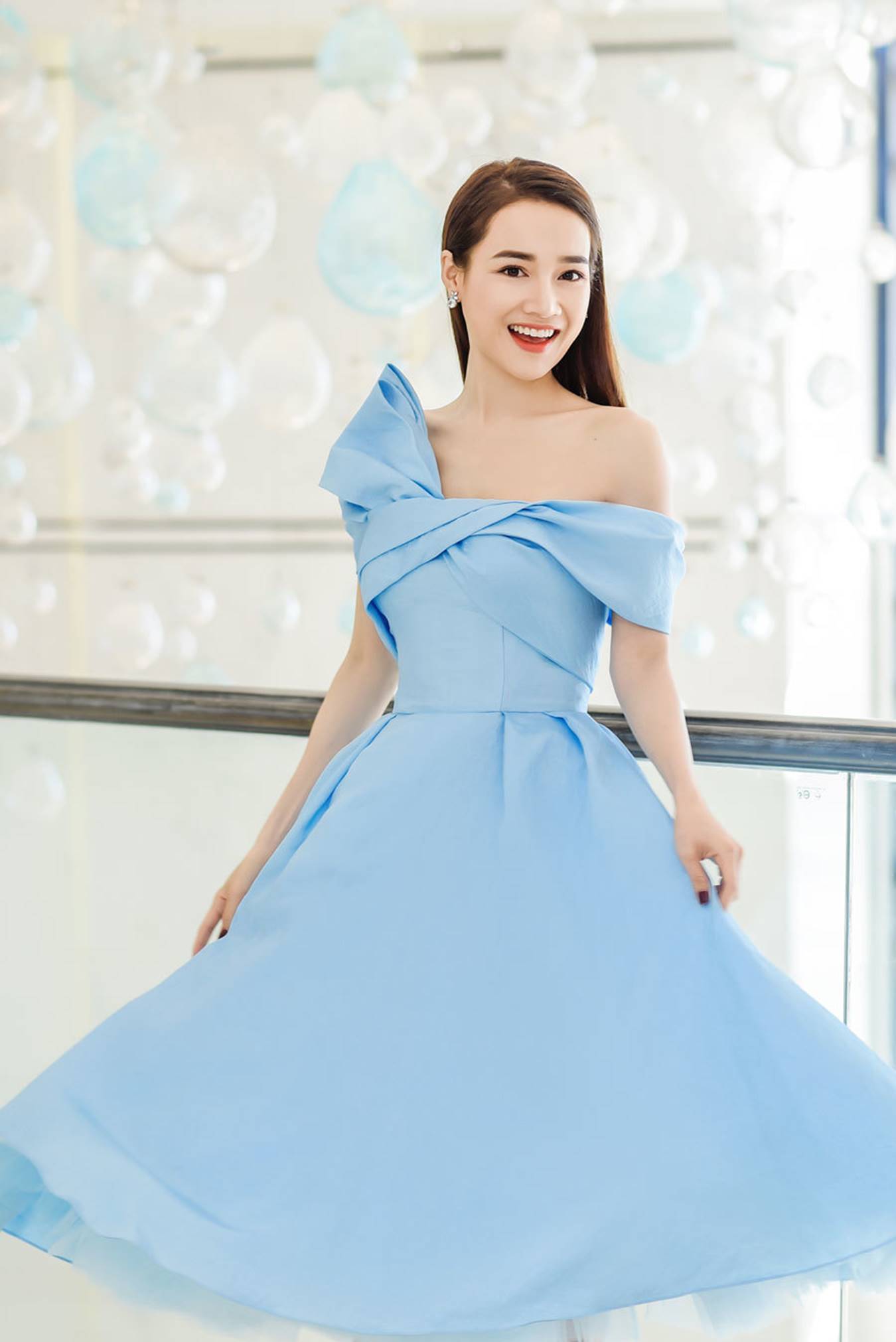 Mòn con mắt với gái một con Nhã Phương-8