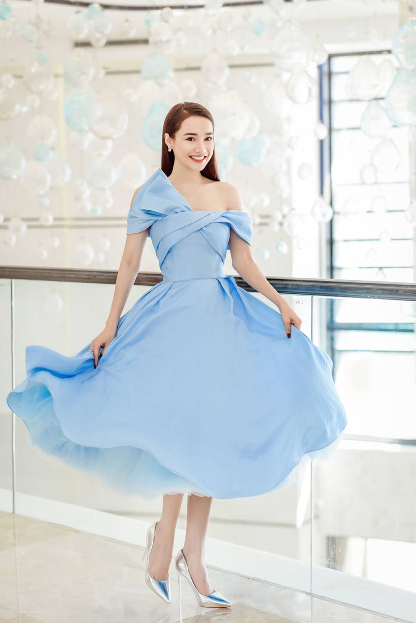 Mòn con mắt với gái một con Nhã Phương-9