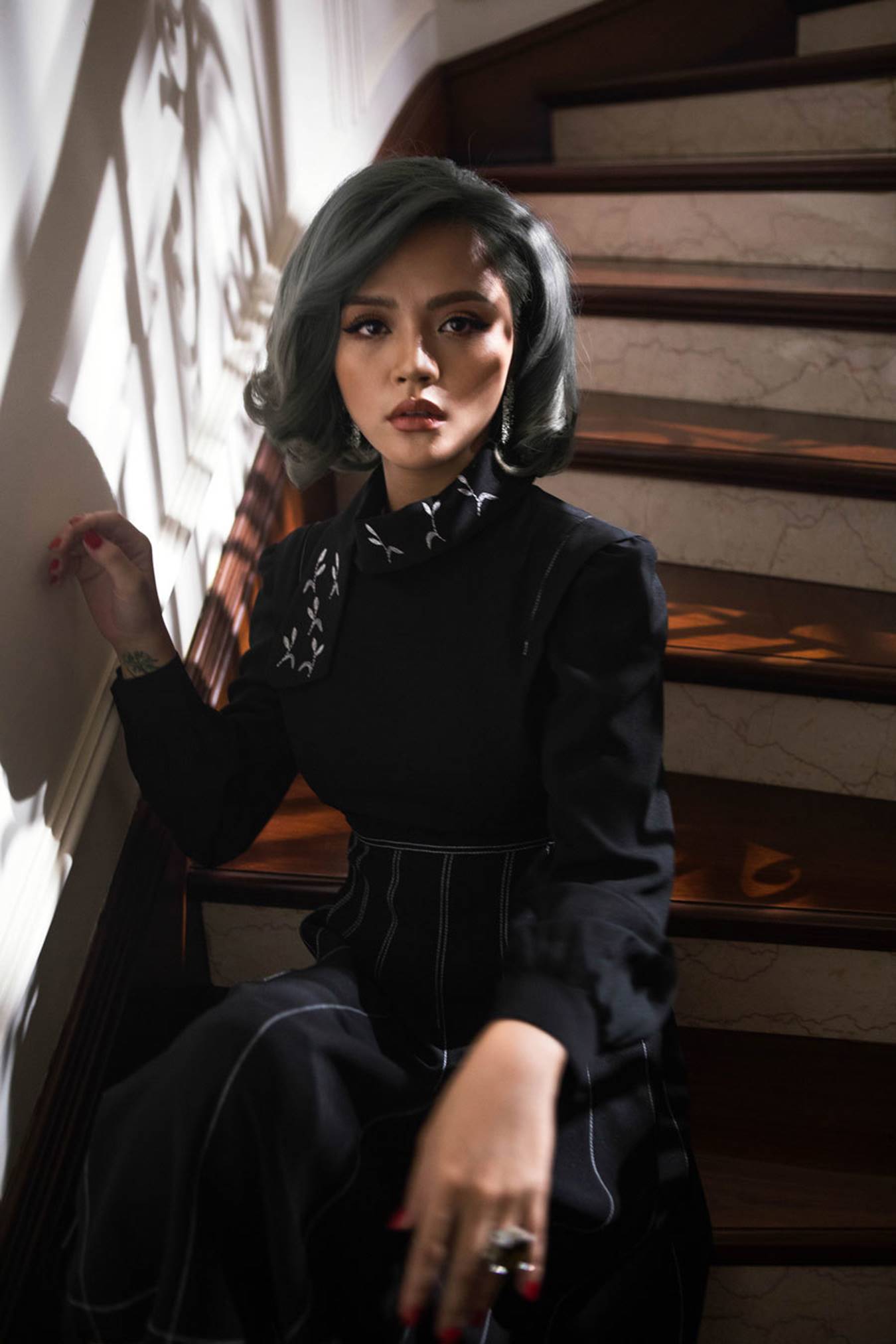 Hậu Về nhà đi con Thu Quỳnh lột xác với thời trang đương đại-4