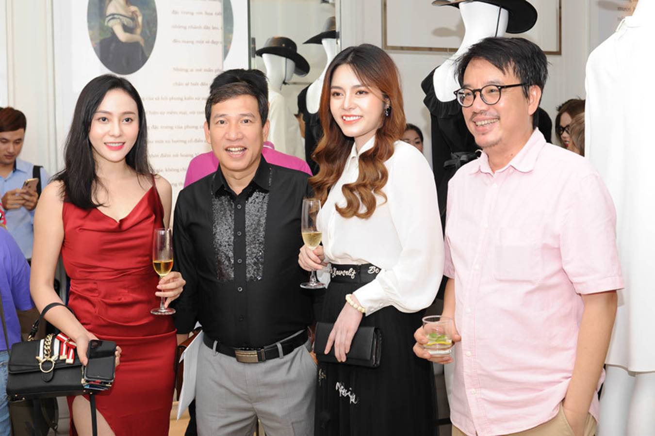 Hậu Về nhà đi con Thu Quỳnh lột xác với thời trang đương đại-10