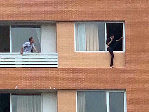 Giải cứu người đàn ông quốc tịch Pháp đòi tự sát: Những giây phút ngộp thở, căng như dây đàn-5