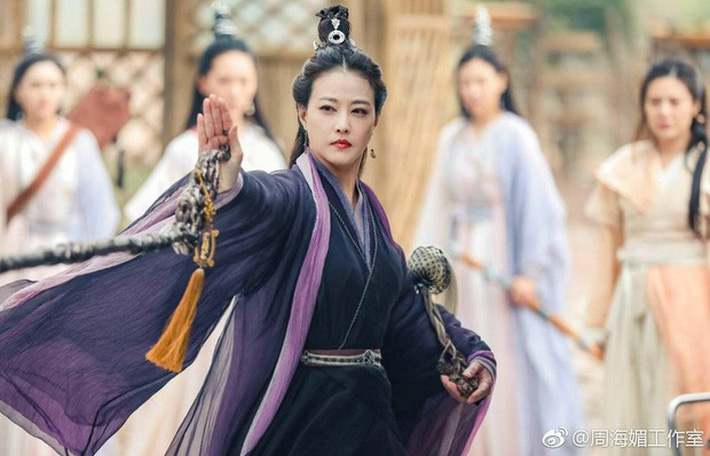 Kiểu tóc mới của H’Hen Niê: Sao lại giống Diệt Tuyệt sư thái thế này?-5