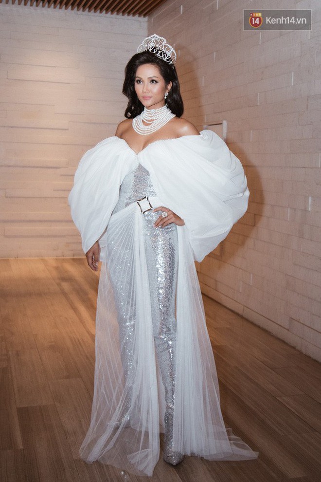 Kiểu tóc mới của H’Hen Niê: Sao lại giống Diệt Tuyệt sư thái thế này?-7