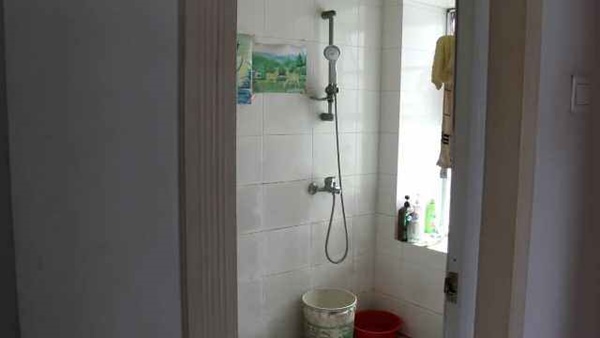 Cặp vợ chồng trẻ thiệt mạng trong phòng tắm chỉ vì hành động cứu nguy sai lầm-1