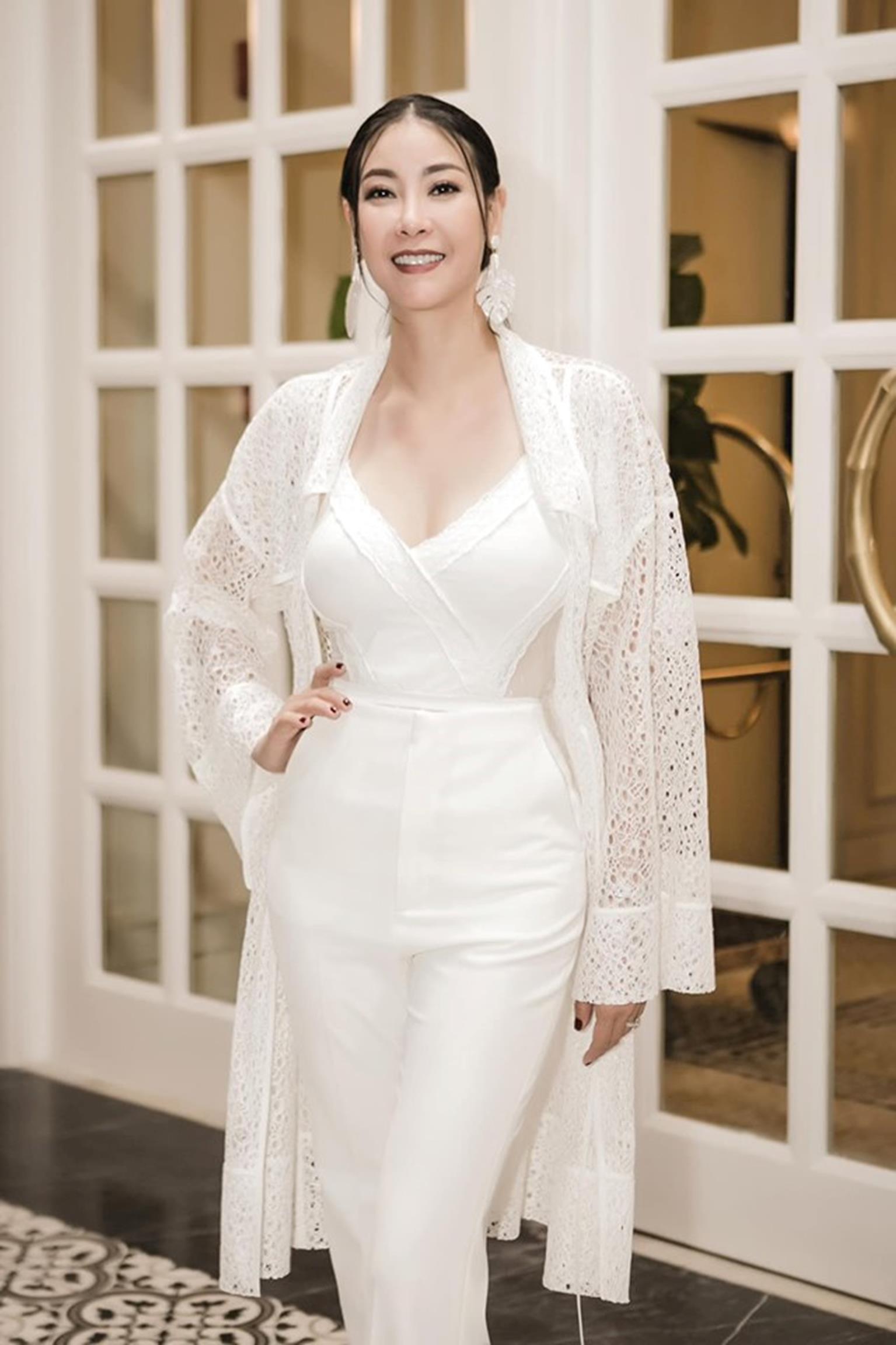 Hoa hậu Hà Kiều Anh mặc váy đẹp như thiên nga, cả showbiz ngước nhìn-10