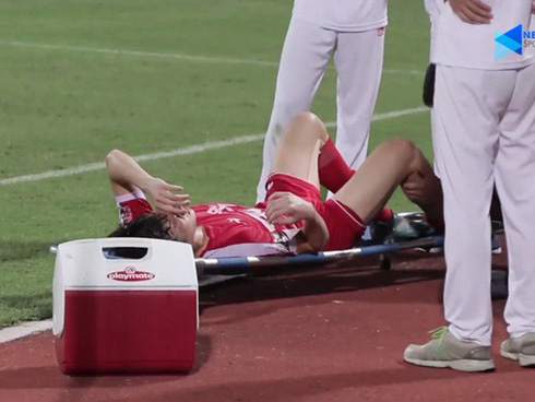 Ân cần thăm hỏi Văn Hậu, thầy Park được sánh với Mourinho-3