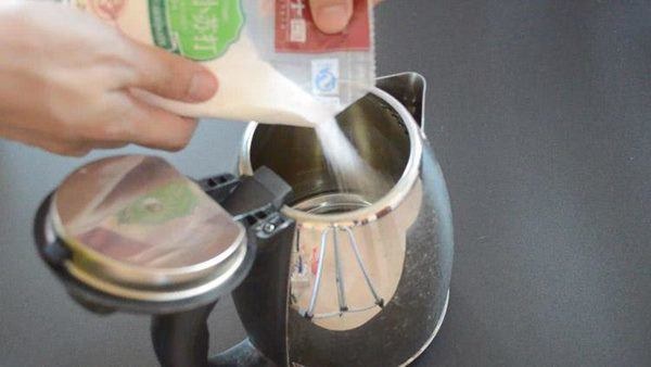 Bỏ thứ này vào ấm siêu tốc đun đúng 2 phút, thành quả bất ngờ khiến ai nhìn cũng sốc-2