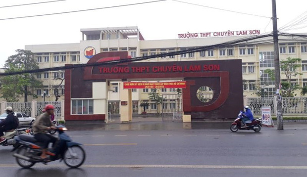 Thưởng gần 800 triệu cho giáo viên, học sinh đạt Huy chương Olympic-1
