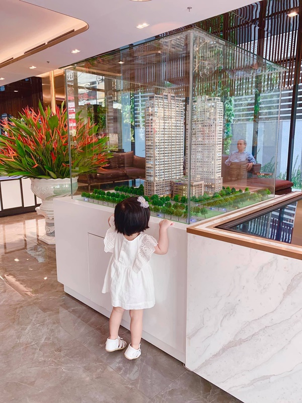 Lâu lâu mới lên sóng, con gái Hoa hậu Đặng Thu Thảo khiến dân mạng được phen ngỡ ngàng vì lớn nhanh như thổi-2