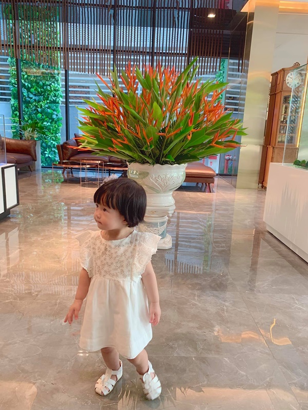 Lâu lâu mới lên sóng, con gái Hoa hậu Đặng Thu Thảo khiến dân mạng được phen ngỡ ngàng vì lớn nhanh như thổi-3